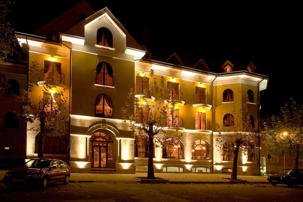 Hotel Chinar Hisarya Exterior photo