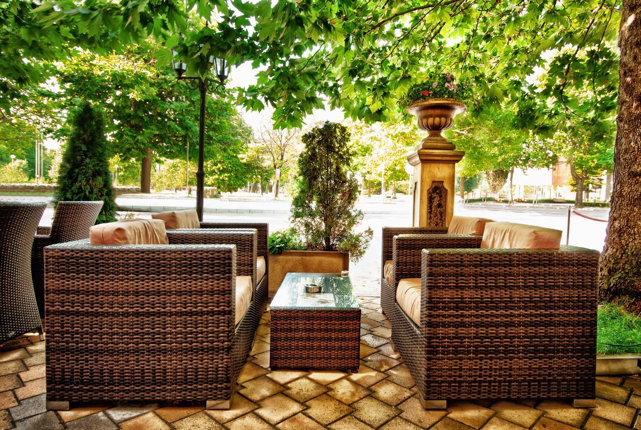 Hotel Chinar Hisarya Exterior photo